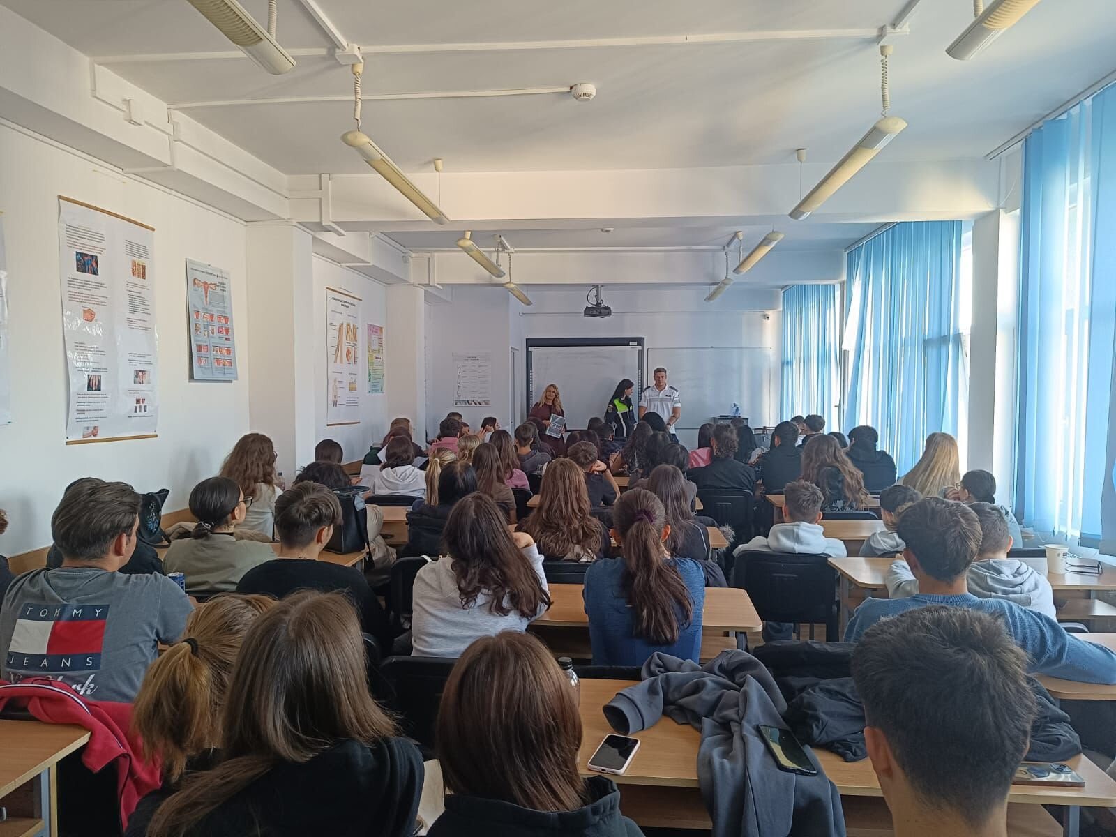 Elevi Henri Coandă la activitate educațională