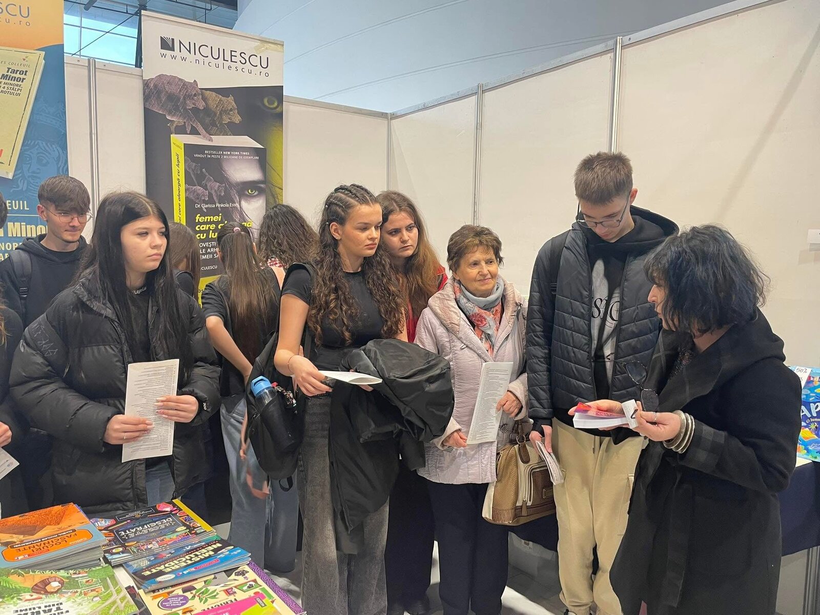 Elevi Henri Coandă la stand educațional