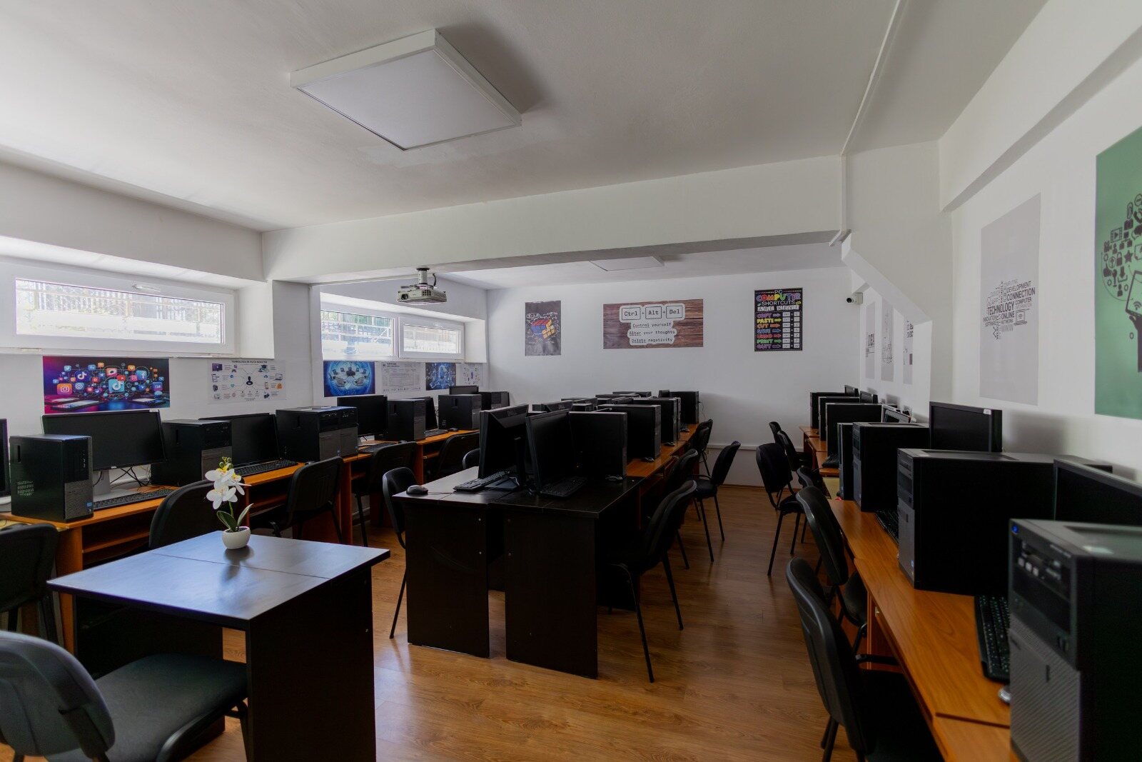 Laborator de informatică Henri Coandă
