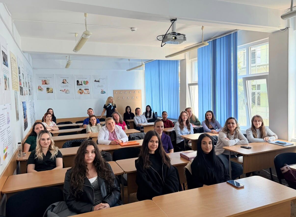Elevi Henri Coandă în sala de curs