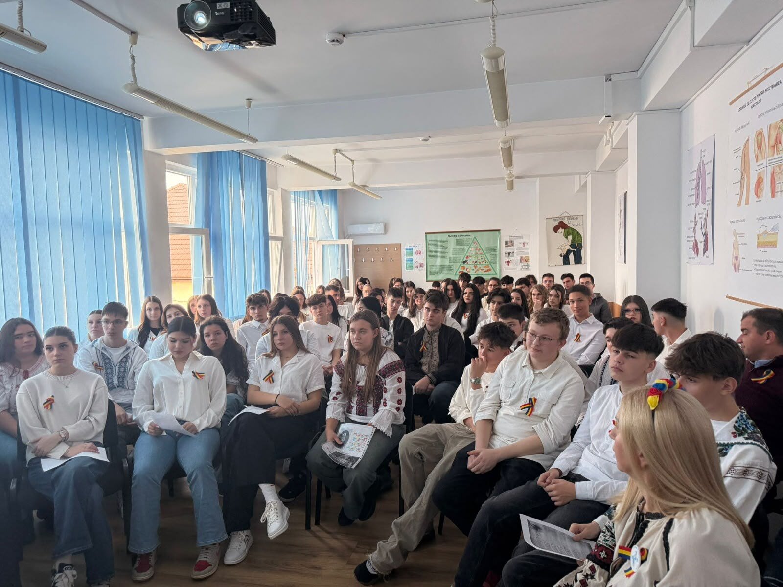 Elevi Henri Coandă la activitate de liceu