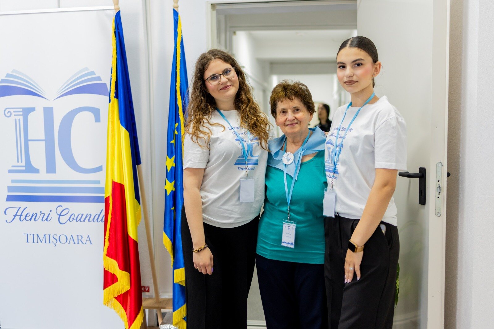 Elevi Henri Coandă alături de cadre didactice